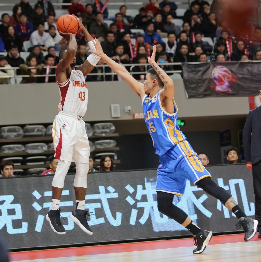 雷火电竞-墨西哥男篮横扫菲律宾男篮，保罗爆发神勇的简单介绍